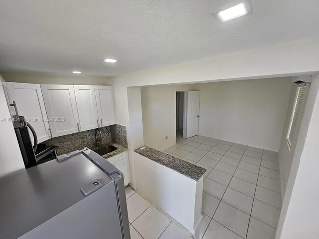 Building Photo - 6860 SW 27th St