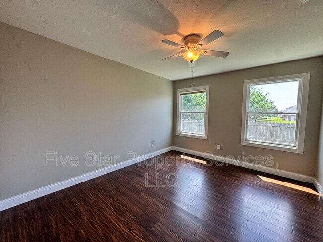 Building Photo - 1203 Hawthorn Ct