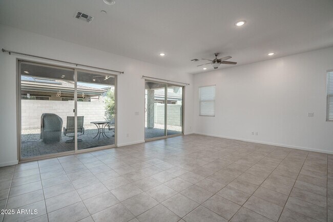 Building Photo - 14084 W Desert Flower Dr