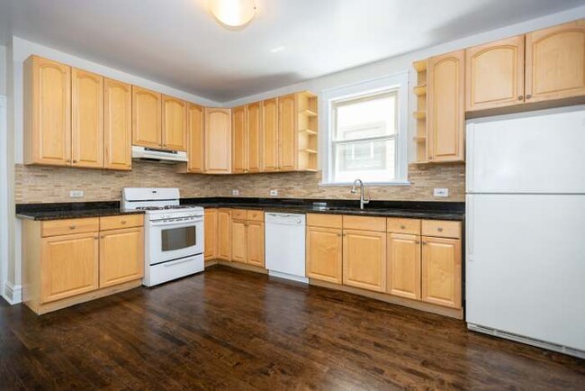 Kitchen 2 - 2636 N Avers Ave