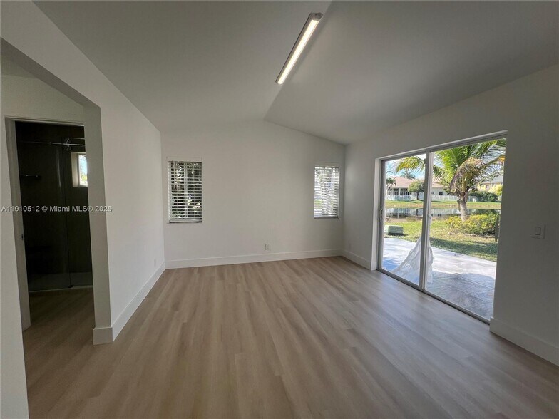 Building Photo - 1393 Majesty Ter