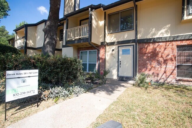Building Photo - 5821 W Sunforest Dr