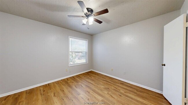 Building Photo - 1327 Airline Dr