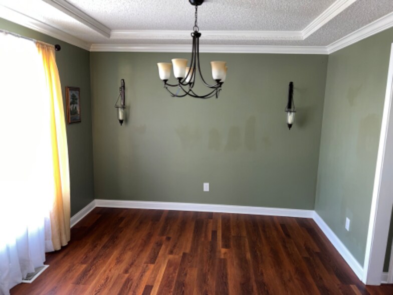 Building Photo - 1415 E 153rd Terrace