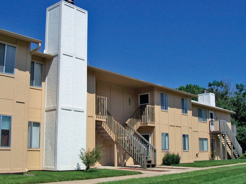 Whitehall Apartments 3930 SW Twilight Dr Topeka KS 66614 Apartment