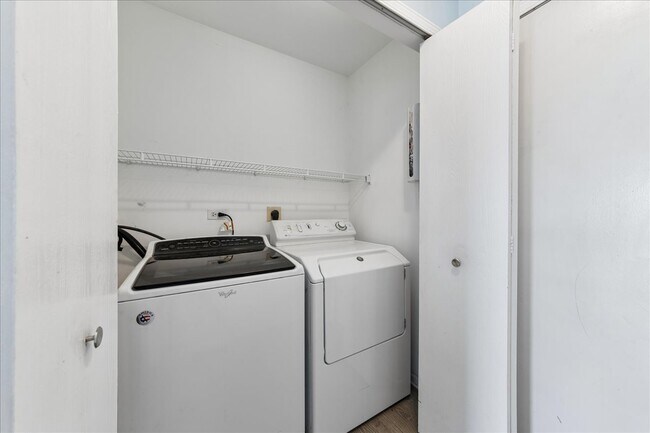 Building Photo - 10562 Casselberry N