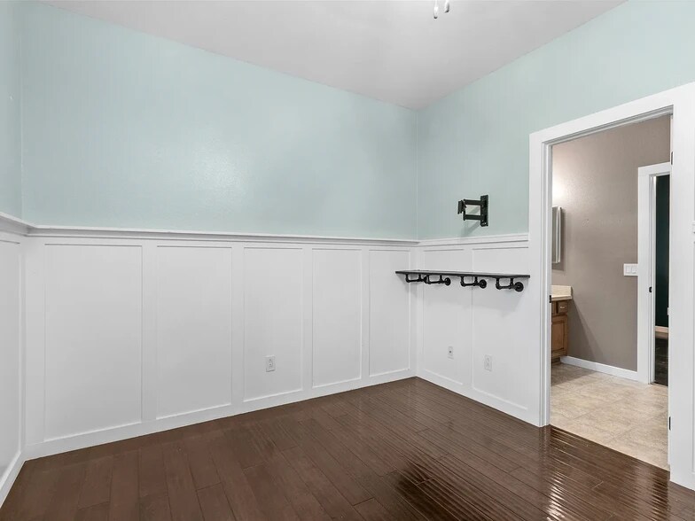 Building Photo - 38152 Mulligan Dr