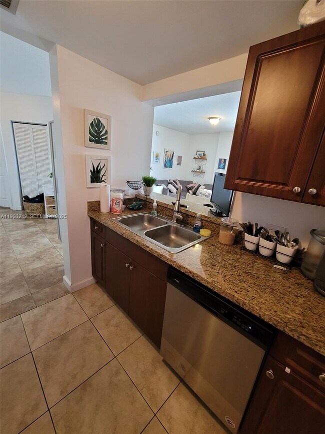 Building Photo - 2600 SW 27th Ave