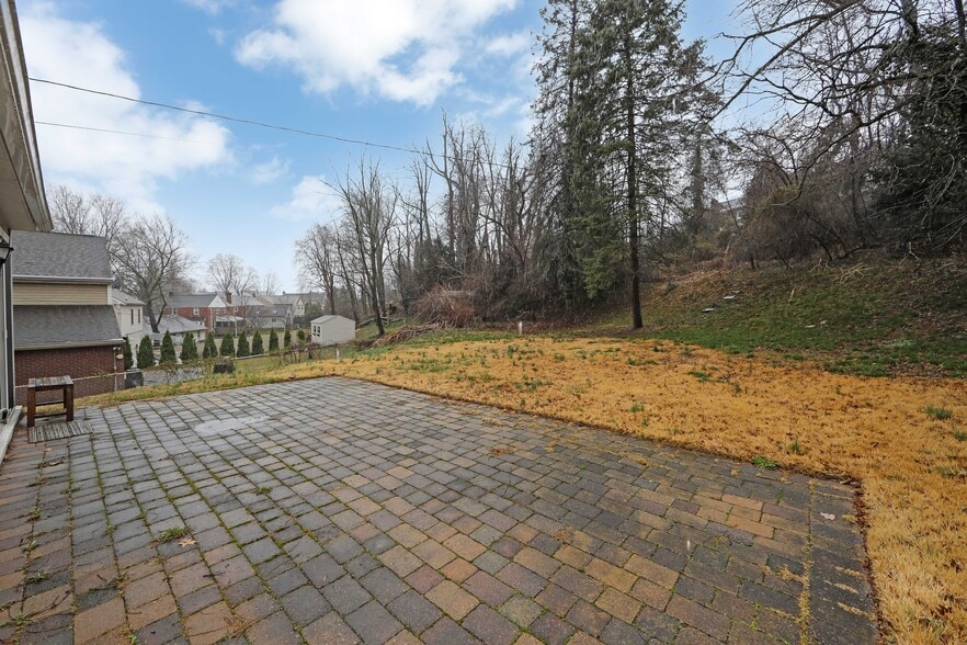 Building Photo - 204 Greenbriar Ln