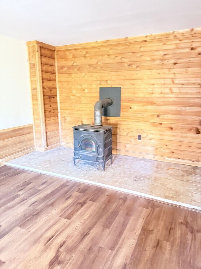 Building Photo - North Asheville, Private home with wooded lot, Asheville City Schools