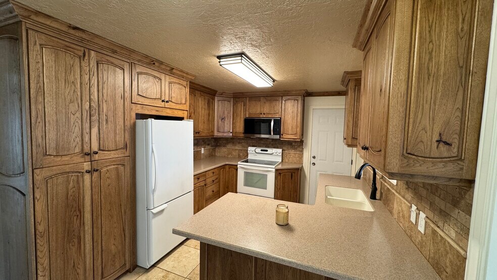 Building Photo - 737 N 500 E