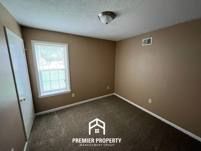 Building Photo - Spacious 4BR/2BA Whitehaven Home | 1,701 Sq Ft, Brick Fireplace & Quiet Cove