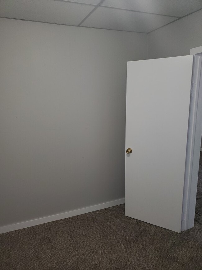 Building Photo - 310 E 9th St