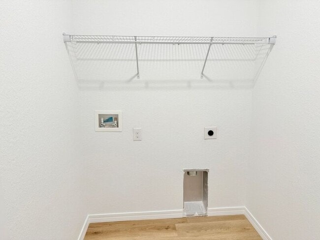 Building Photo - 3396 Hudson Bend