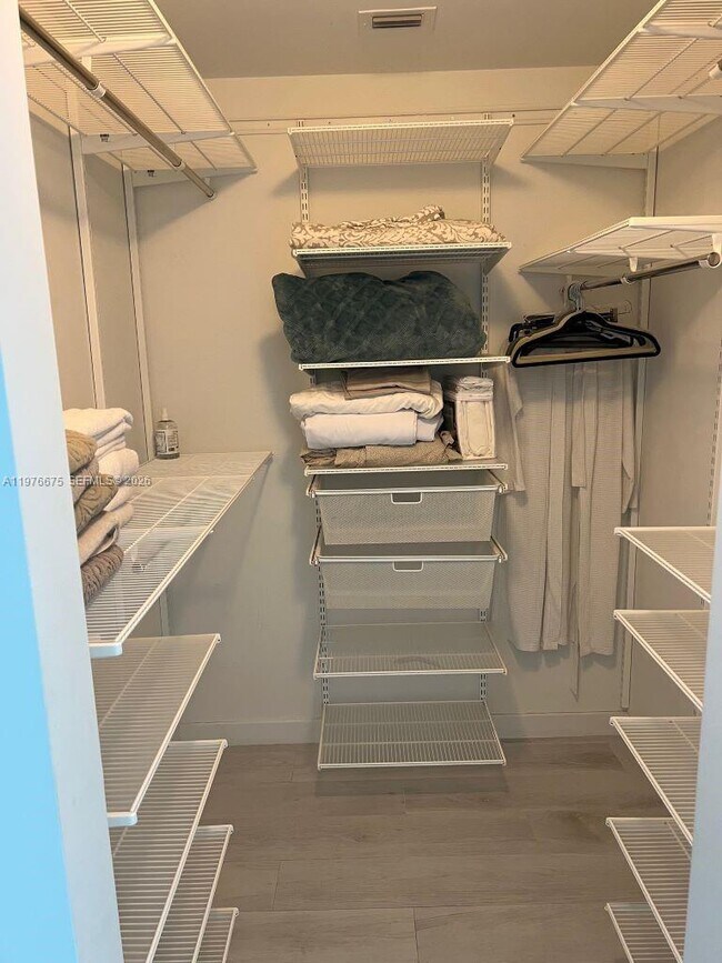 Building Photo - 501 NE 31st St