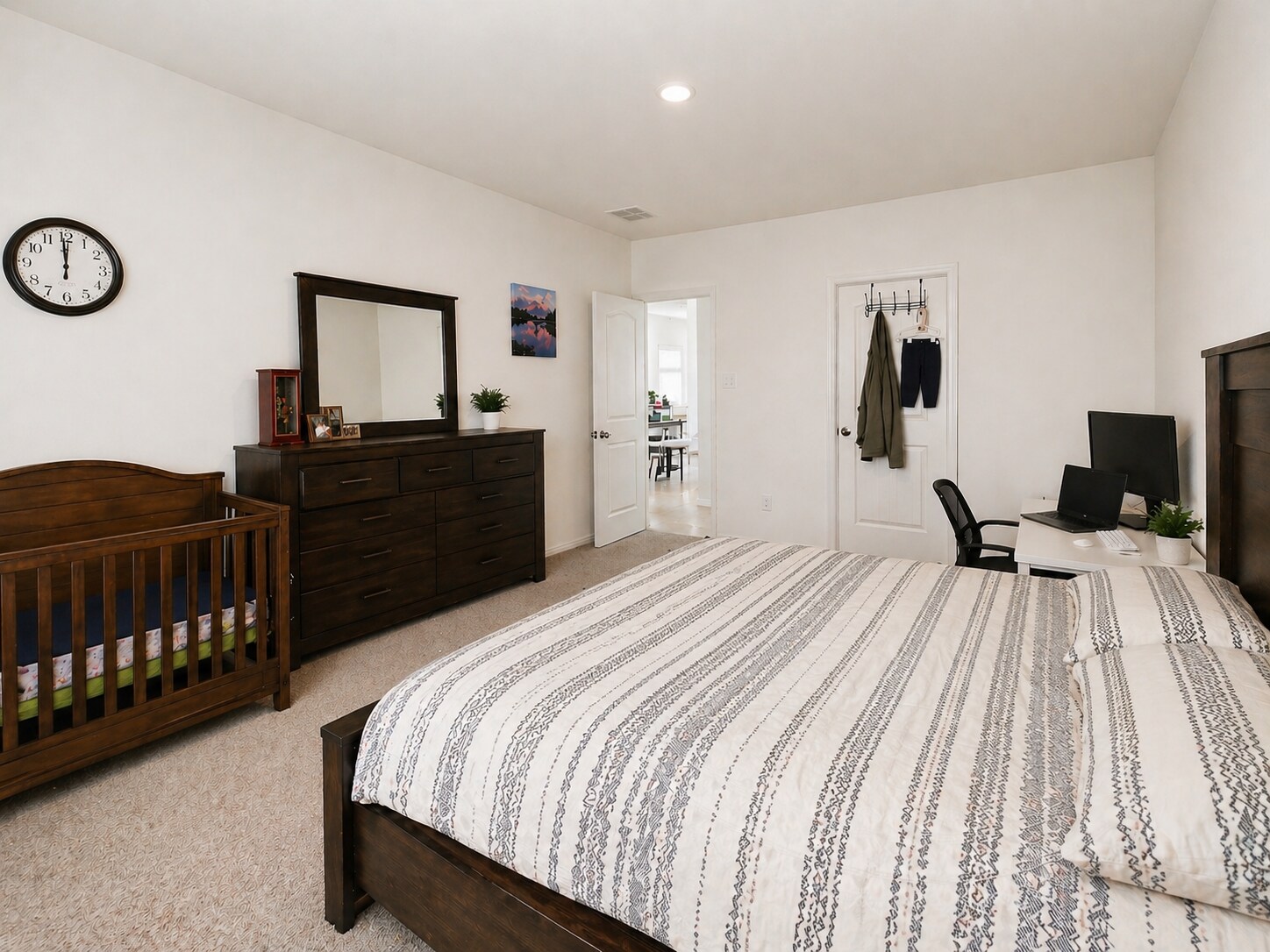 master bedroom - 5207 Twin Acorn Ct