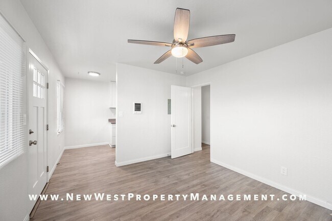 Building Photo - Light and bright Sherman Heights 1 Bedroom...