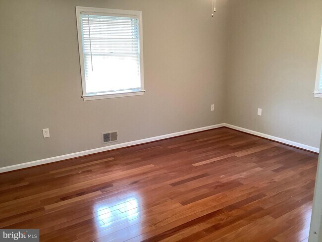 Building Photo - 9300 Southmoor Ct