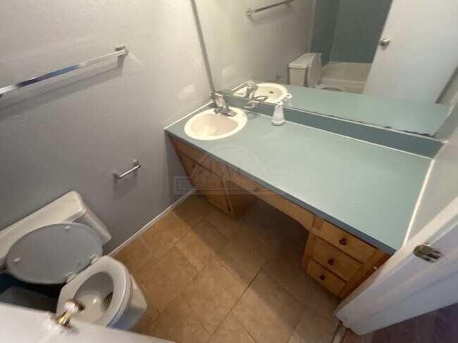 Building Photo - 2011 Windward Dr