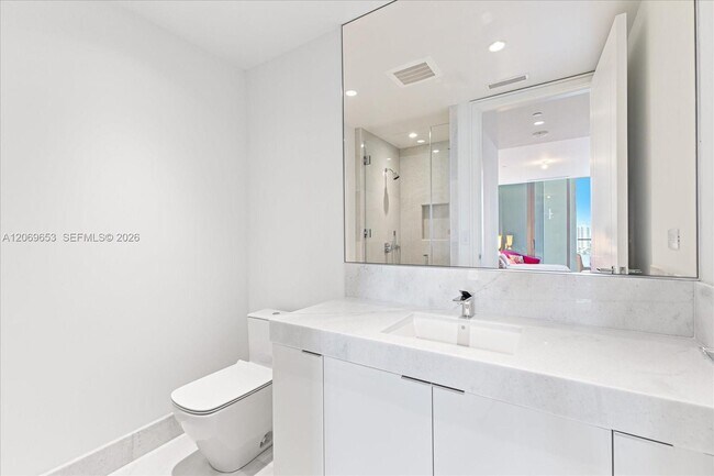 Building Photo - 17975 Collins Ave
