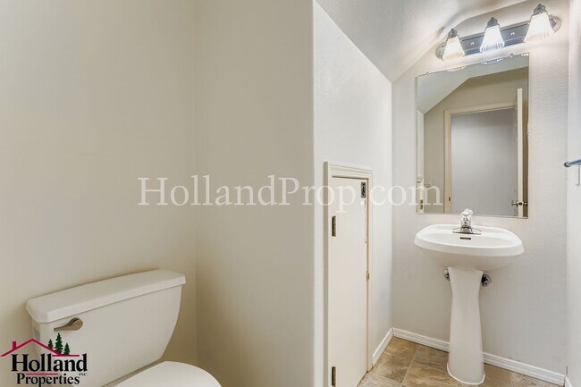 Building Photo - 3060-3062 Lazy River Dr