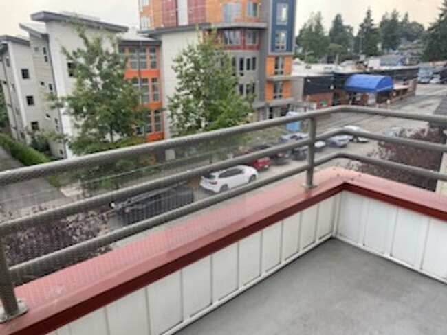 Building Photo - $2090 Green Lake 2 Story Condo W/ 2 balcon...