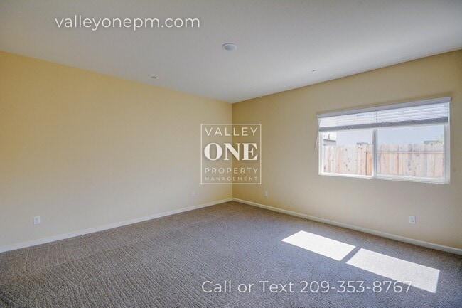 Building Photo - 637 Mansfield Dr