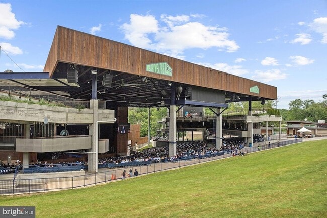 Building Photo - 10706 Symphony Way