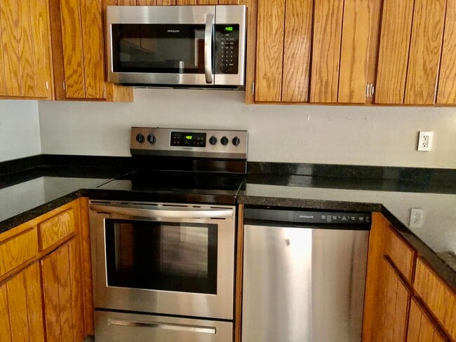 Building Photo - 730 Resler Dr