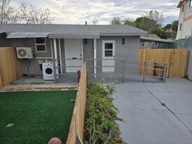 Building Photo - 2224 W Dunlop St