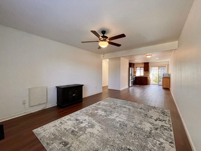 Building Photo - Single Story Condo on ground floor located...