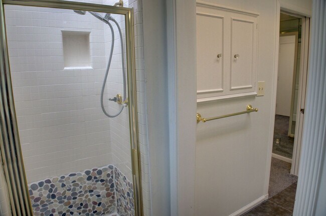 Building Photo - 3-bedroom, 2.5-bath home with mostly hardwood floors