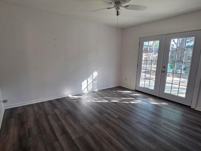 Building Photo - 121 Amelia Ct