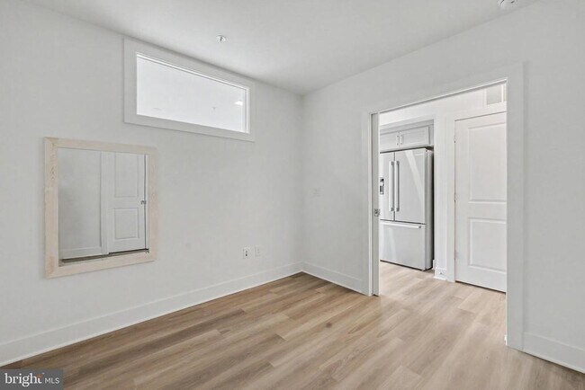 Building Photo - 701 N Henry St