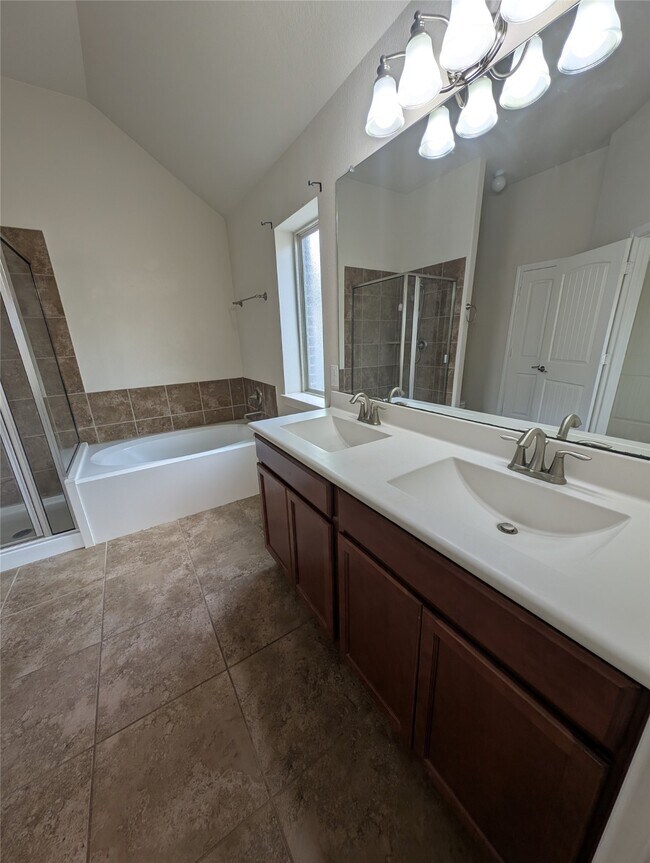 Building Photo - 18918 Bluestone Hollow Ln