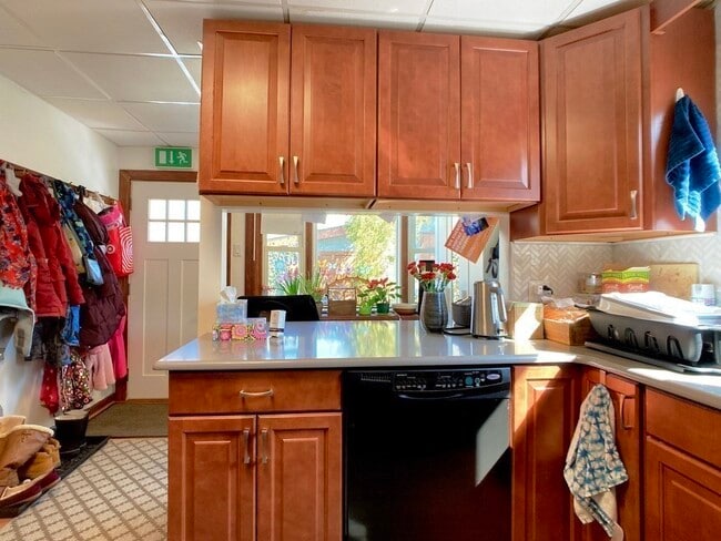 Building Photo - 124 Carlisle St