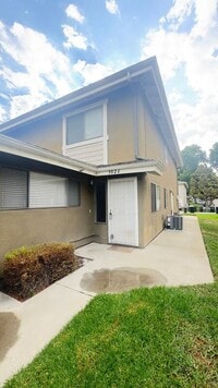 Building Photo - 3026 Winfield Ave