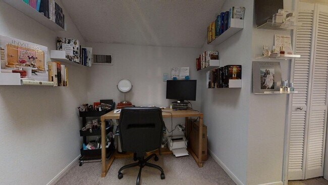 Building Photo - 1610 Waterston Ave