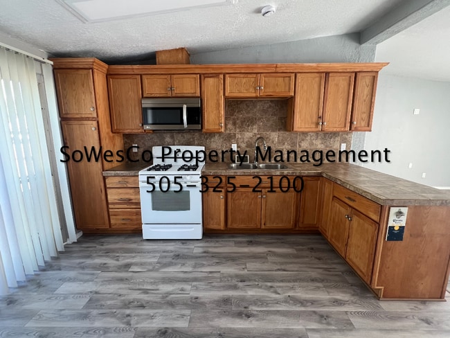 Building Photo - 3 Bedroom 2 Full Bath Home near Downtown