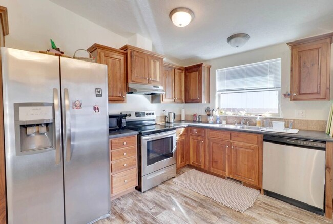 Building Photo - Spacious Fully Furnished Home with 3 Bedroom | 2 Bath home in White Salmon.