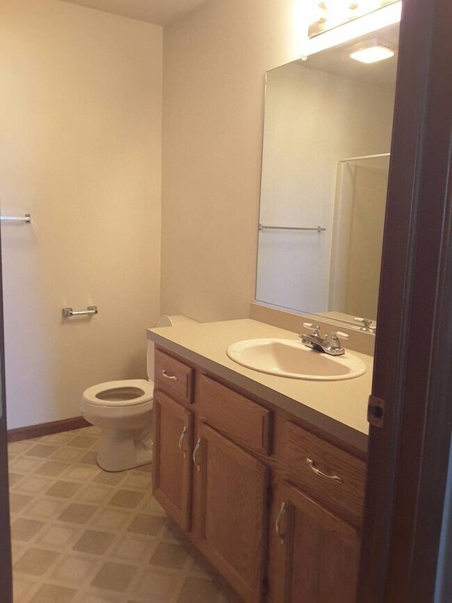 Building Photo - 213 Stonewall Ct