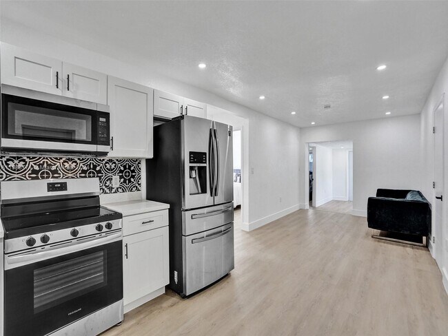 Building Photo - 3661 NE 8th Ave