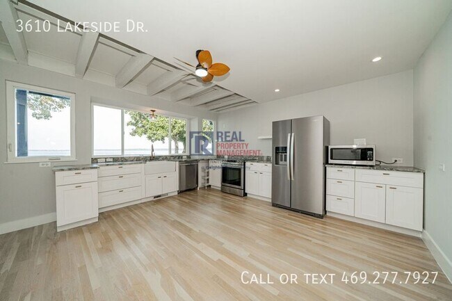 Building Photo - 3610 Lakeside Dr