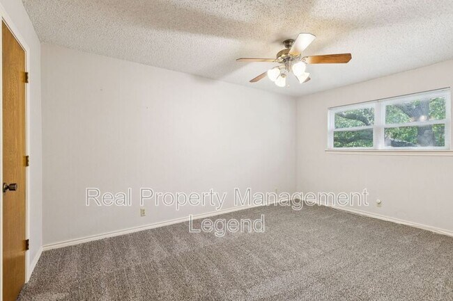 Building Photo - 2016 Willowbrook Way