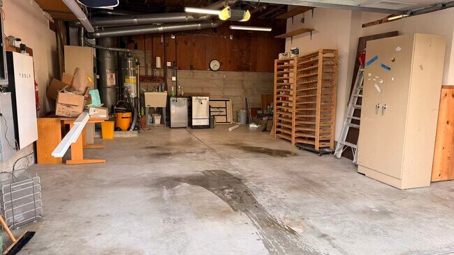 Building Photo - 3Bed/2.5Ba Tri-Level Home with Views, Solar, and Private Yard – Glen Park