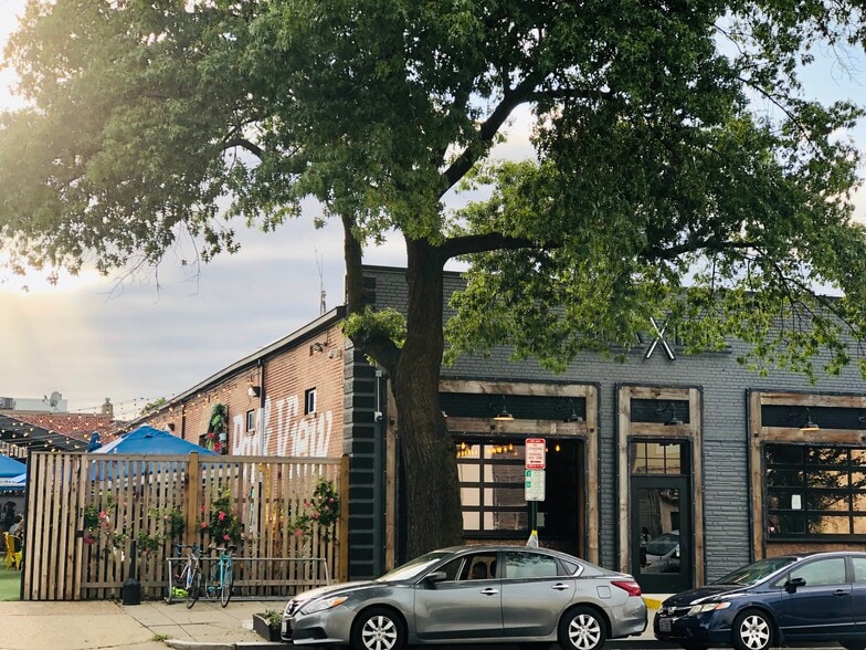 Building Photo - 706 Otis Pl NW