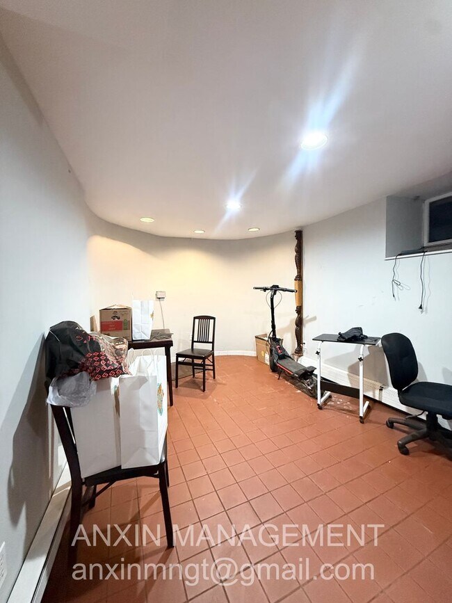 Building Photo - 71 Gardner St