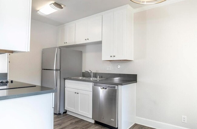 Building Photo - Super lovely one bedroom