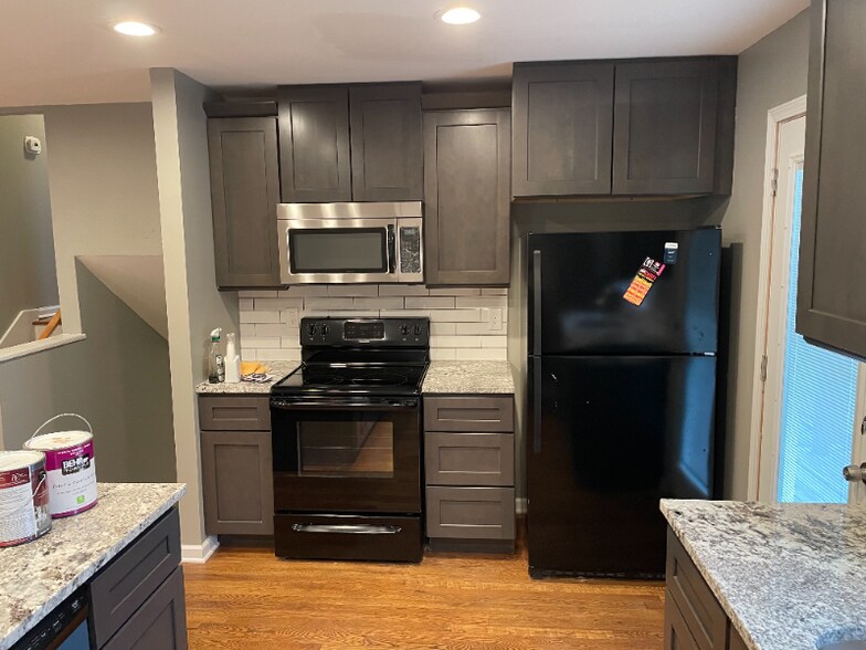 Building Photo - 9914 England Dr