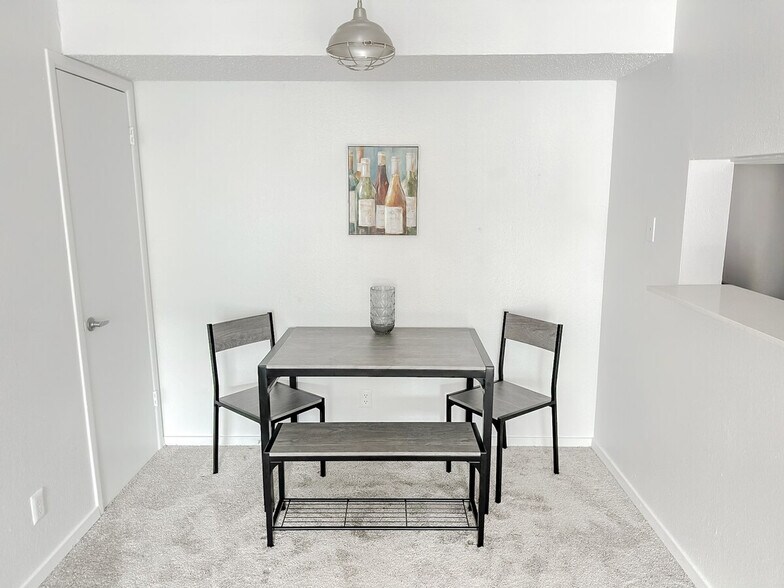 Building Photo - 1071 Clayton Ln